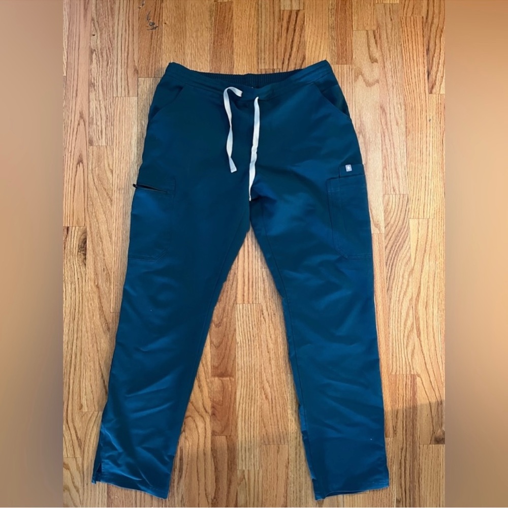 Medium FIGS pants